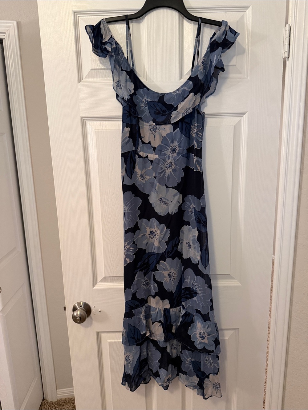 Reformation size 8 Blue Floral Ruffle-Sleeve midi Dress